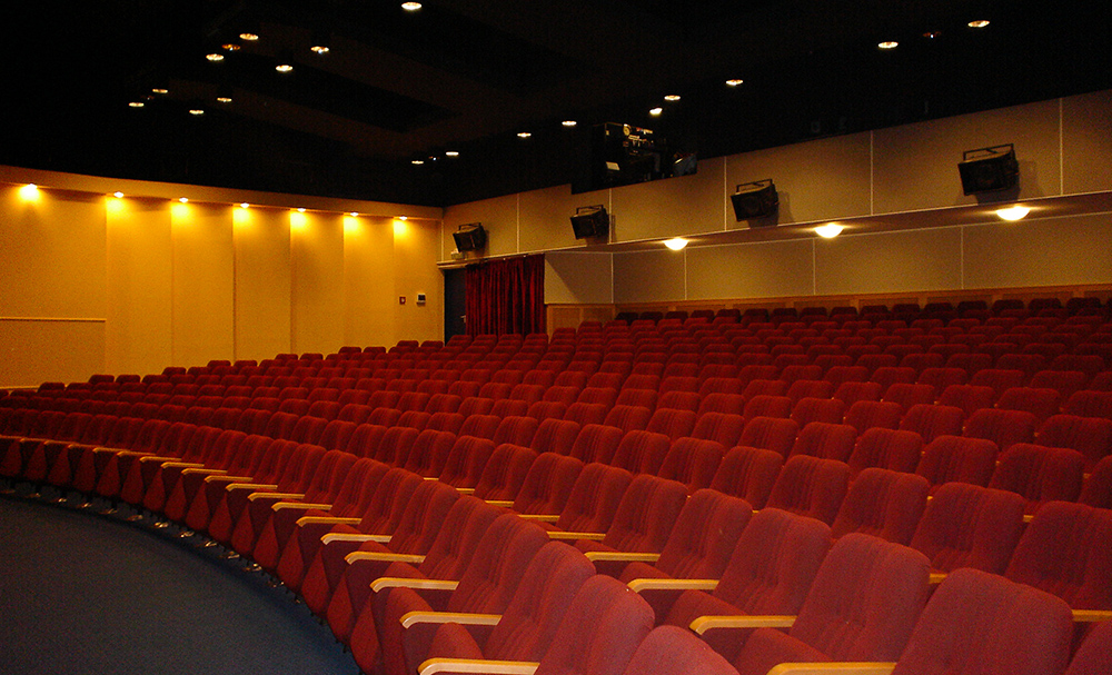 Derkovits Cultural Centre performance hall, Tiszaújváros