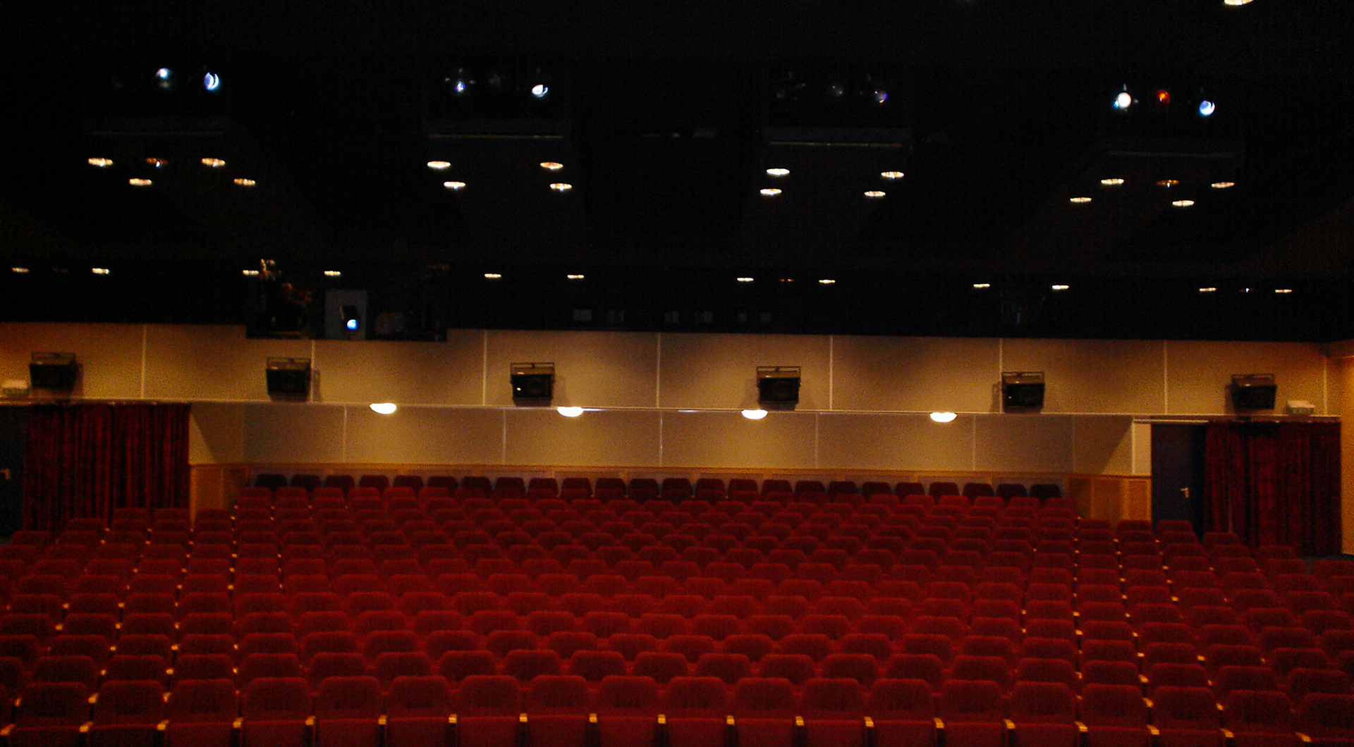 Derkovits Kulturális Központ színházterme, Tiszaújváros 3