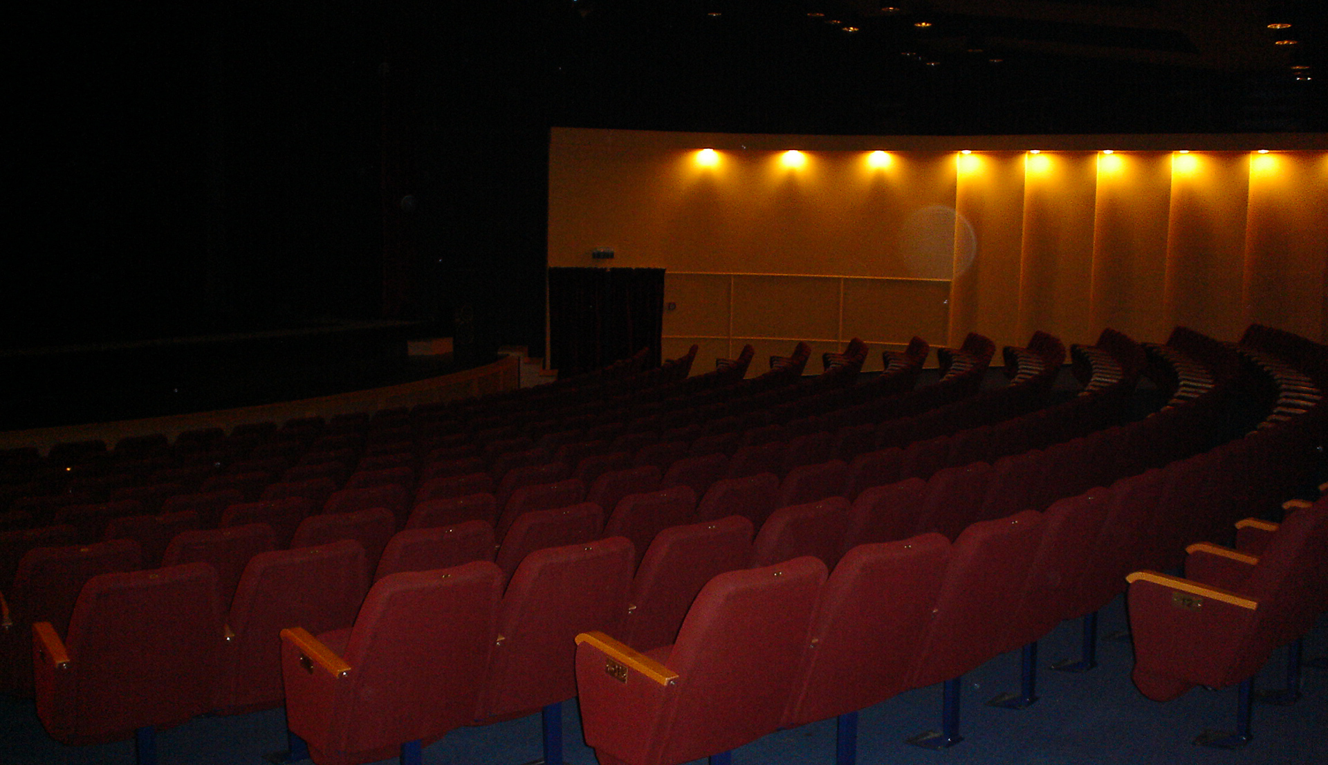 Derkovits Kulturális Központ színházterme, Tiszaújváros 4