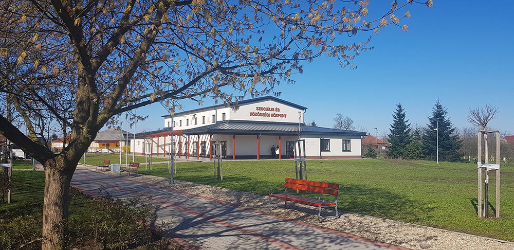 Gemeindezentrum, Sajólád